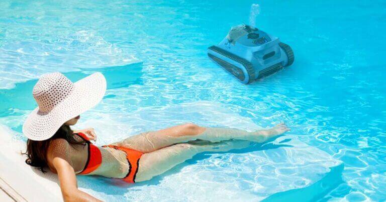 Peut-on se baigner avec un robot de piscine ?