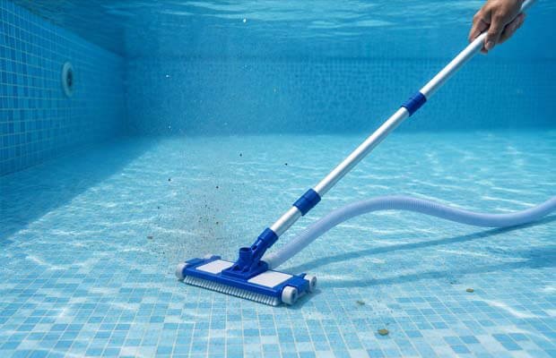 Robots-de-piscine.fr : Aspirer trop rapidement le fond