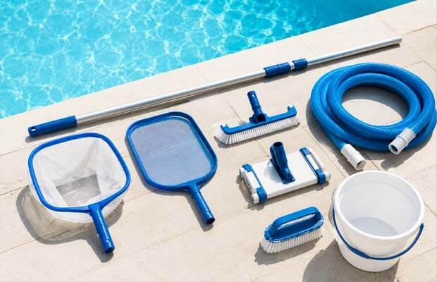 Robots-de-piscine.fr : Quels accessoires sont réellement indispensables ?